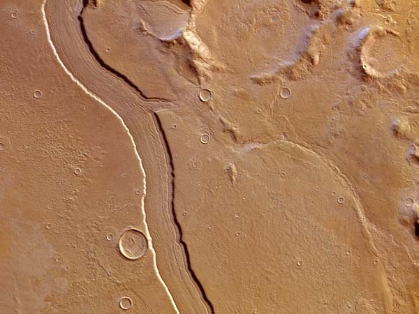 Descoberto leito de rio antigo em Marte