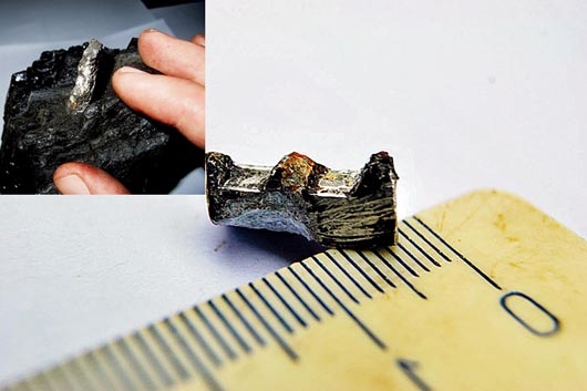 Teria esta peça de alumínio trabalhado 300 milhões de anos?