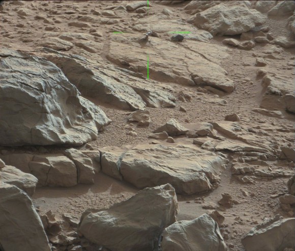Curiosity-Objeto-metálico-em-Marte
