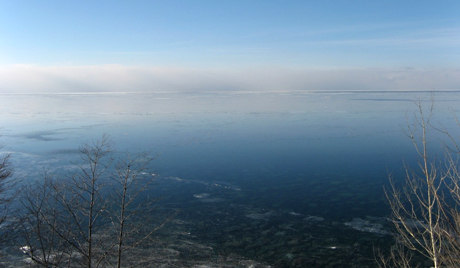 Lago Labynkyr, na Sibéria.