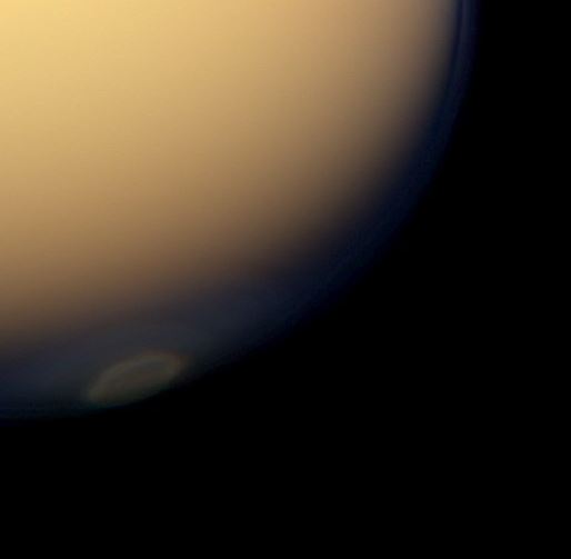 Nuvem no pólo sul de Titã pode ser orgânica
