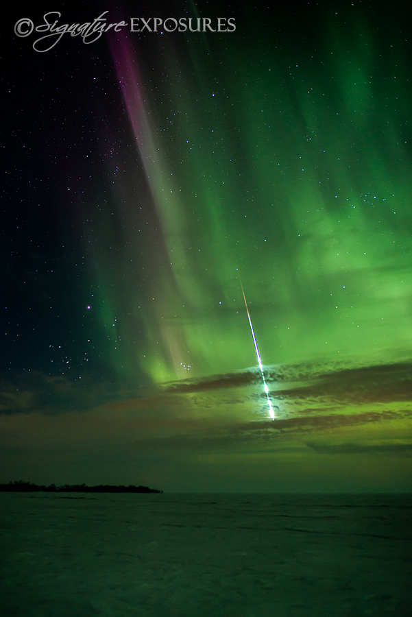 meteoro corta aurora boreal