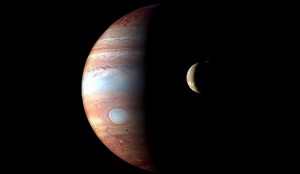 Júpiter e uma de suas luas