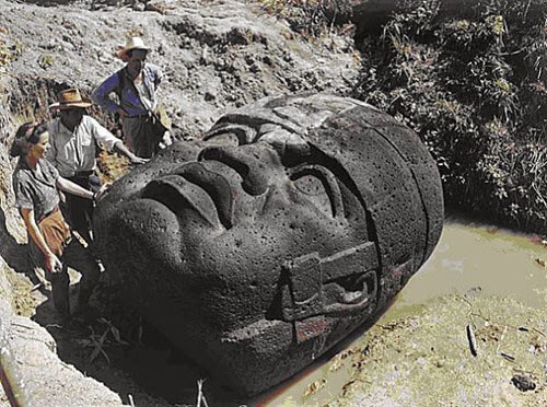 Cabeça de pedra Olmec, típica da região