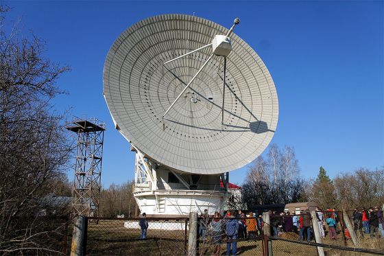 Radiotelescópio RT-22, na cidade de Evpatoria, na Ucrânia, de onde partiu o sinal em direção a Gliese 581C.