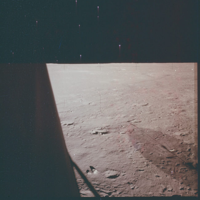 OVNIs são encontrados em fotos da Lua liberadas pela NASA