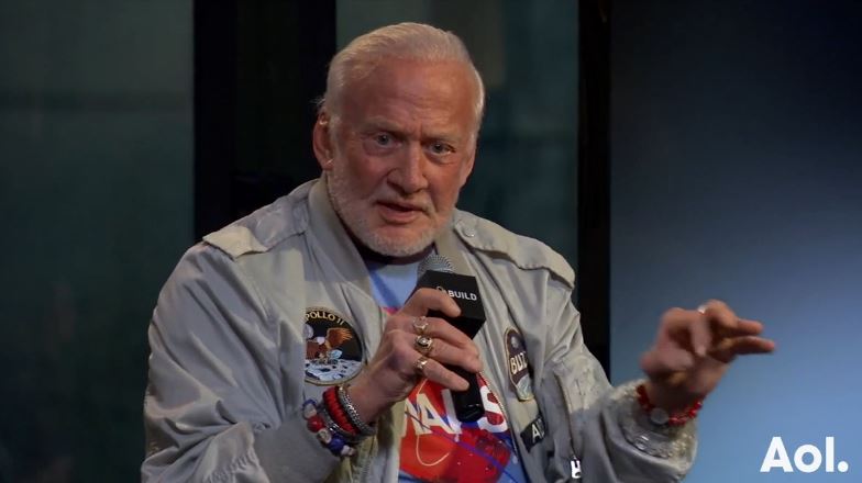 Buzz Aldrin - entrevista AOL