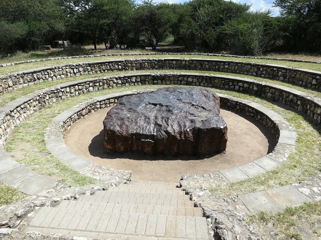 Meteorito Hoba, da Namíbia, o maior meteorito conhecido no mundo.