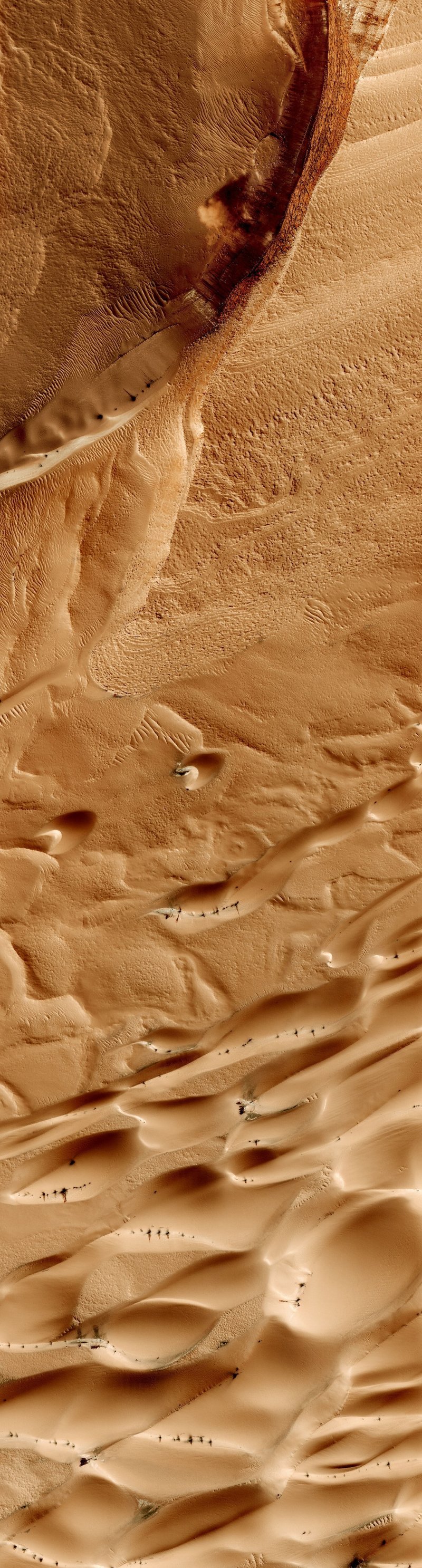 Superfície de marte vista de 320 km de altura. Michael Benson/NASA/JPL/University of Arizona/Kinetikon Pictures