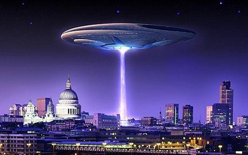 Candidato a presidente dos EUA discute invasão extraterrestre