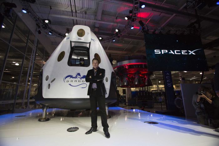 Elon Musk e sua nave Space Dragon