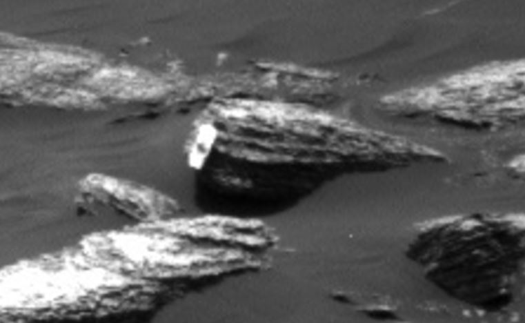 objeto anômalo em rocha de Marte