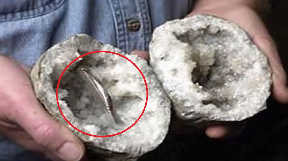 Metal forjado artificialmente é encontrado dentro de geode
