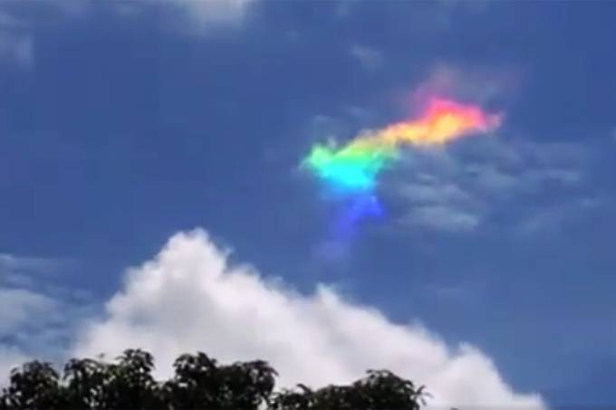 Nuvem colorida aparece no norte do Paraná