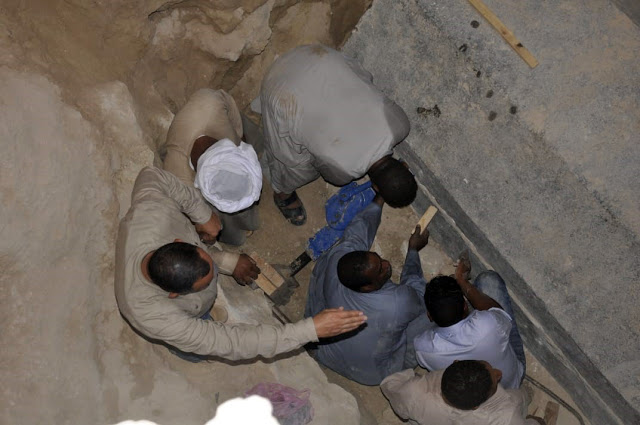 Gigantesco sarcófago é aberto e arqueólogos encontraram algo inesperado