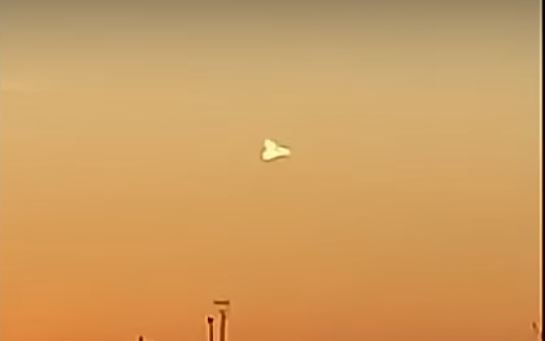 OVNI triangular é filmado próximo de área militar