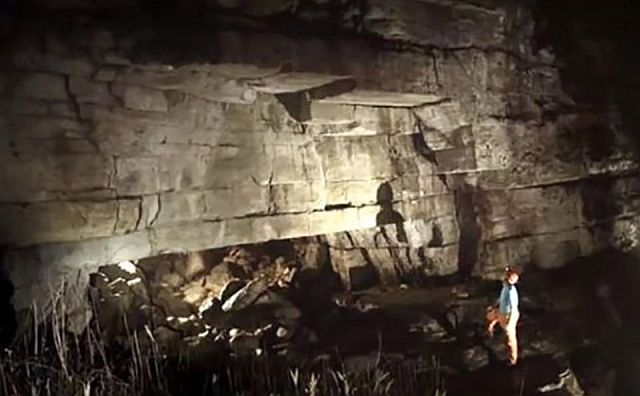 caverna construída por gigantes