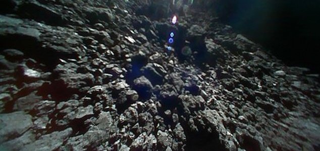 Robô filma vídeo da superfície de asteroide