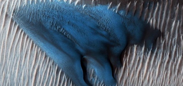 duna azul é fotografada em Marte