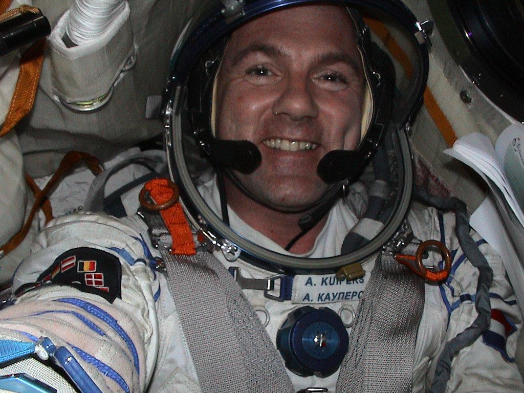 Astronauta da ISS disca acidentalmente número de emergência