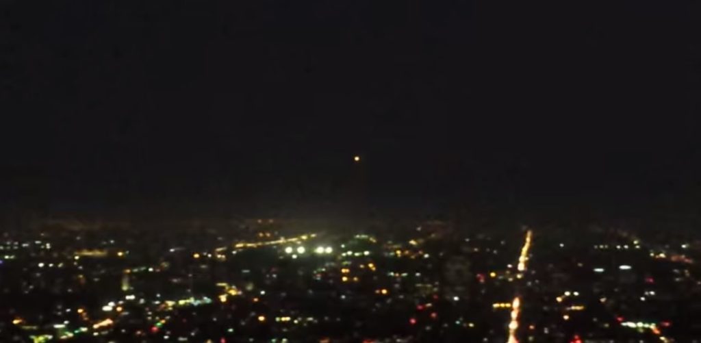 Luzes estranhas e caos militar por sobre Los Angeles