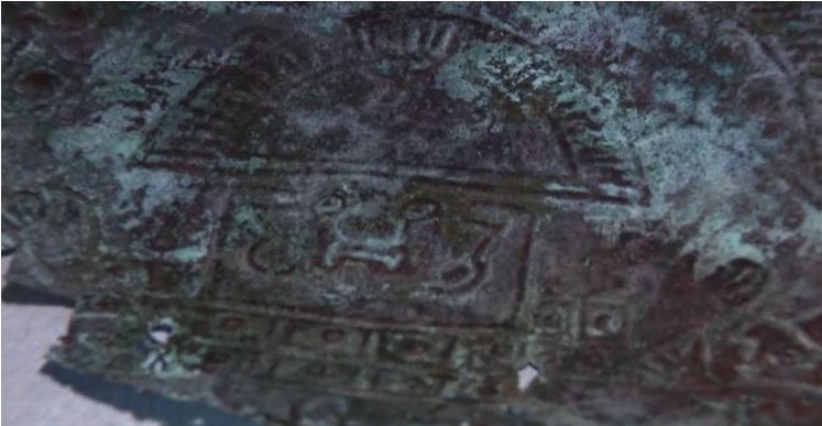 Máscara antiga feita de 'metal extraterrestre raro' é encontrada na Flórida 