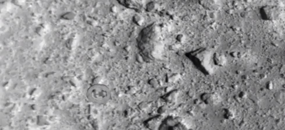 sonda Hayabusa2 bombardeando asteroide