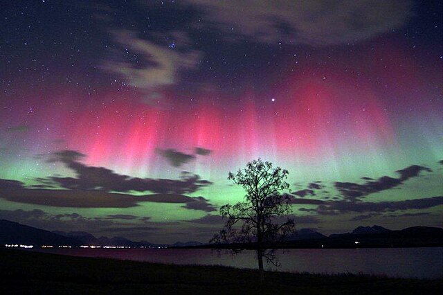 Auroras boreais a austrais coincidiram com experimento HAARP