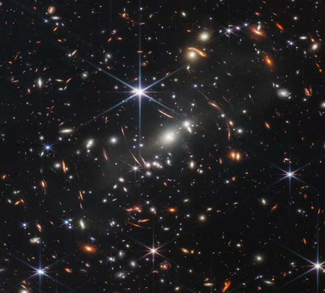 Cientistas estão intrigados sobre pontos vermelhos em imagens de telescópio