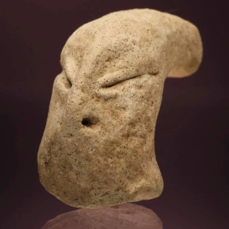 Estatueta de 7.000 anos que se parece com ET é descoberta no Kuwait